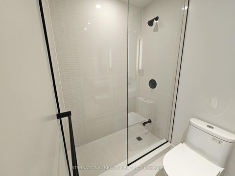 Photo 13 at 2912 - 127 Broadway Avenue, Mount Pleasant West, Toronto