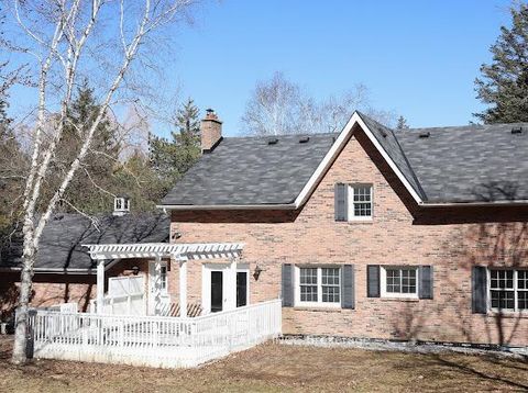 Photo 3 at 8 Blue Grass Drive, Aurora Estates, Aurora Photo 3 at 8 Blue Grass Drive, Aurora Estates, Aurora