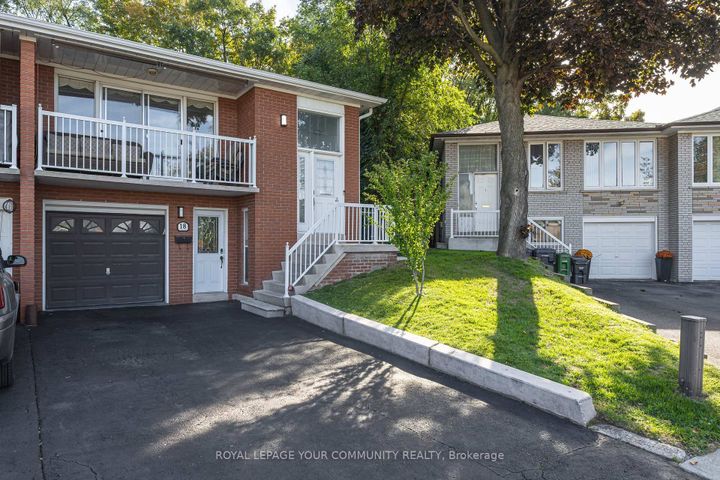 Photo 2 at 18 Loomis Court, York University Heights, Toronto