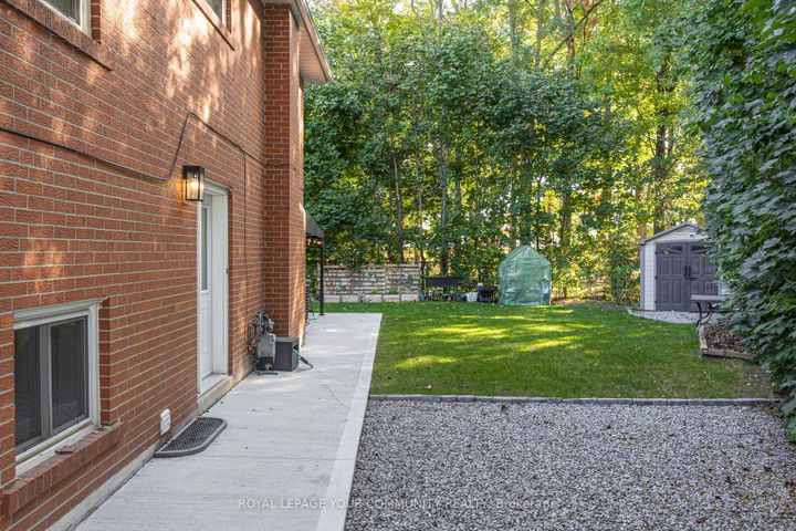 Photo 4 at 18 Loomis Court, York University Heights, Toronto