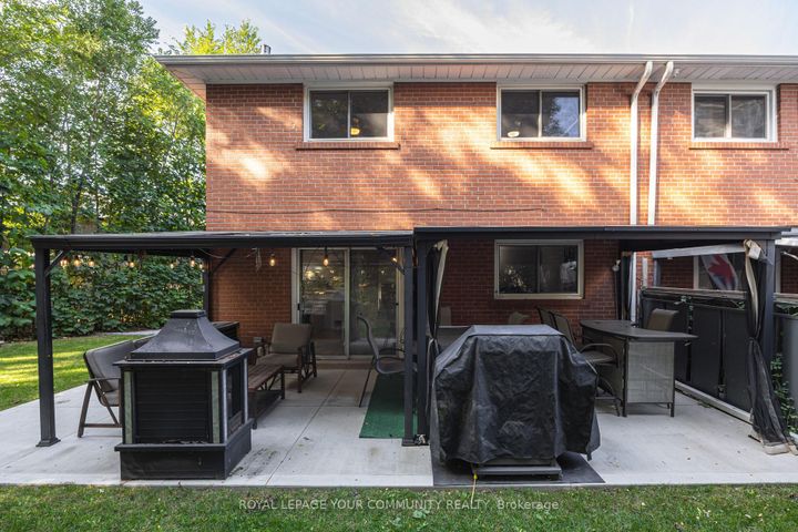 Photo 6 at 18 Loomis Court, York University Heights, Toronto