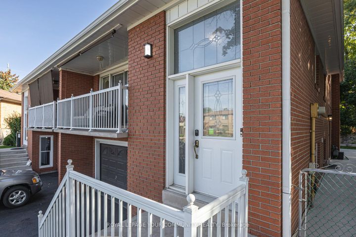 Photo 9 at 18 Loomis Court, York University Heights, Toronto