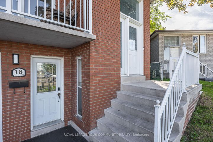 Photo 10 at 18 Loomis Court, York University Heights, Toronto
