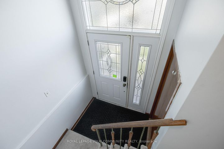 Photo 11 at 18 Loomis Court, York University Heights, Toronto