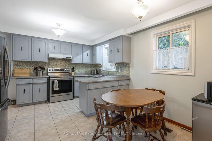 Photo 12 at 18 Loomis Court, York University Heights, Toronto