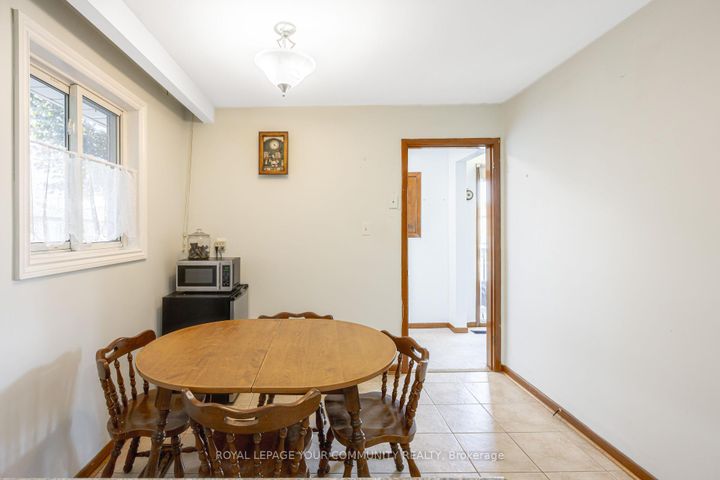 Photo 16 at 18 Loomis Court, York University Heights, Toronto