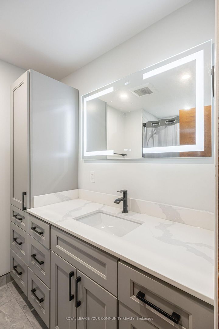 Photo 22 at 18 Loomis Court, York University Heights, Toronto