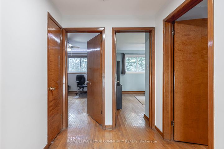 Photo 23 at 18 Loomis Court, York University Heights, Toronto