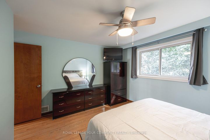 Photo 28 at 18 Loomis Court, York University Heights, Toronto
