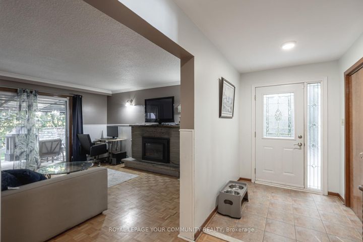 Photo 34 at 18 Loomis Court, York University Heights, Toronto