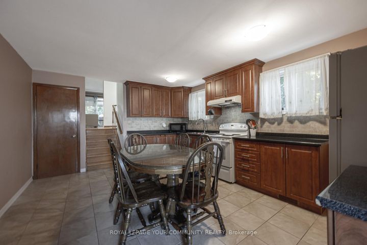 Photo 38 at 18 Loomis Court, York University Heights, Toronto
