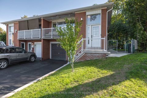 Photo 1 at 18 Loomis Court, York University Heights, Toronto