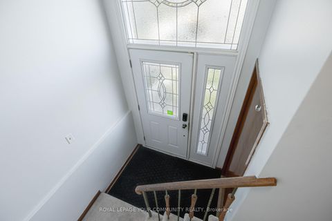 Photo 11 at 18 Loomis Court, York University Heights, Toronto