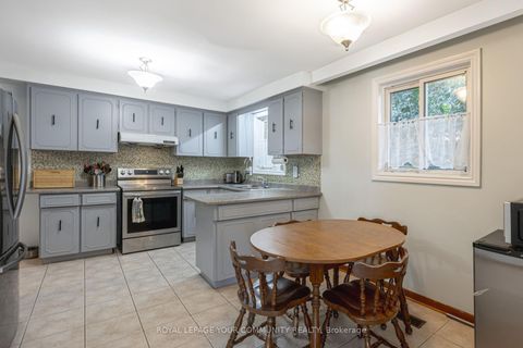 Photo 12 at 18 Loomis Court, York University Heights, Toronto