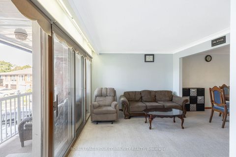 Photo 17 at 18 Loomis Court, York University Heights, Toronto