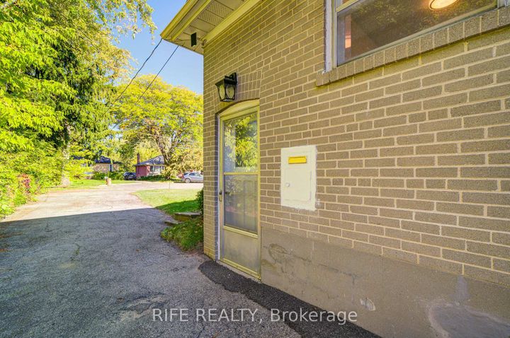 Photo 18 at 306 Wenlock Street, Harding, Richmond Hill