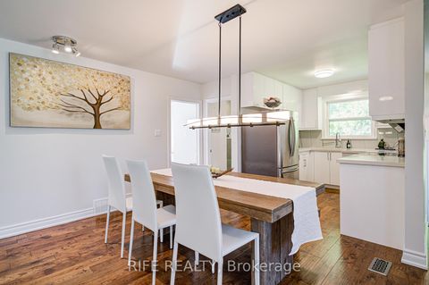 Photo 3 at 306 Wenlock Street, Harding, Richmond Hill