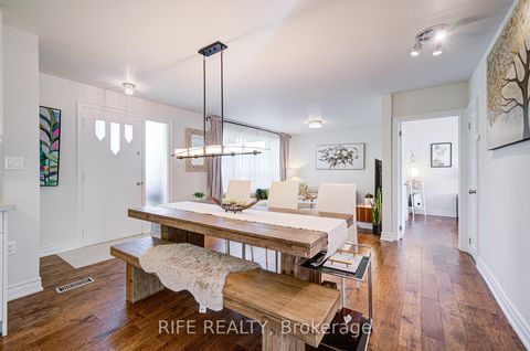 Photo 4 at 306 Wenlock Street, Harding, Richmond Hill