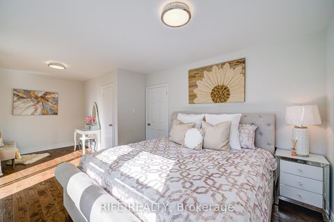 Photo 7 at 306 Wenlock Street, Harding, Richmond Hill