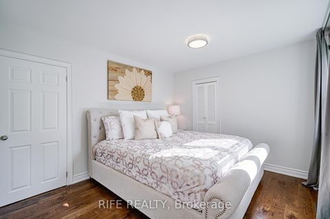 Photo 10 at 306 Wenlock Street, Harding, Richmond Hill