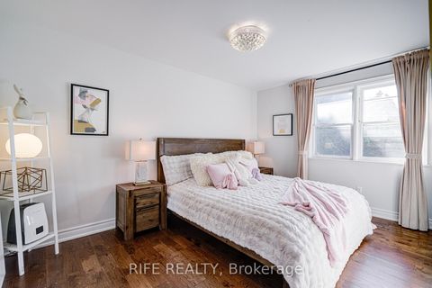 Photo 11 at 306 Wenlock Street, Harding, Richmond Hill