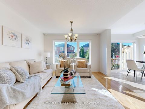 Photo 3 at 33 Bilbrough Street, Bayview Northeast, Aurora