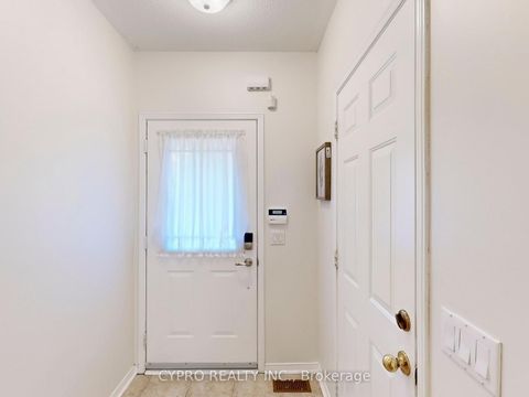 Photo 13 at 33 Bilbrough Street, Bayview Northeast, Aurora