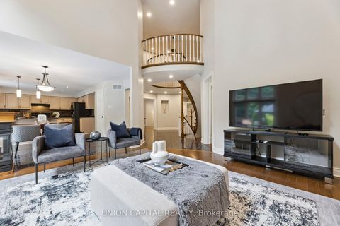 Photo 7 at 86 Charing Crescent, Aurora Highlands, Aurora