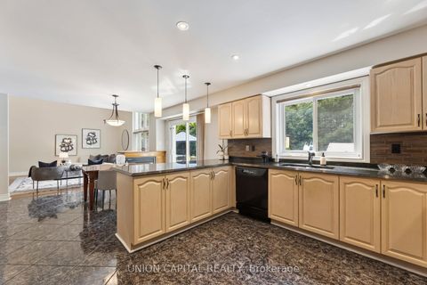 Photo 10 at 86 Charing Crescent, Aurora Highlands, Aurora
