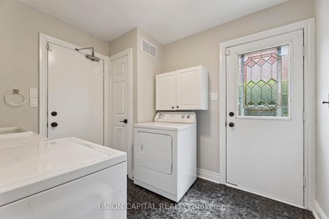 Photo 18 at 86 Charing Crescent, Aurora Highlands, Aurora