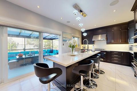 Photo 10 at 8 Springbrook Drive, Langstaff, Richmond Hill