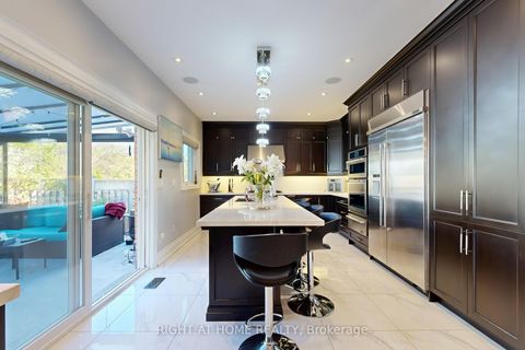 Photo 11 at 8 Springbrook Drive, Langstaff, Richmond Hill