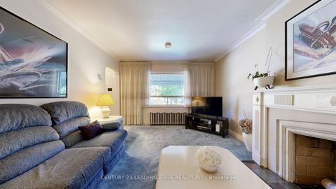 Photo 2 at 325 Waterloo Avenue, Bathurst Manor, Toronto