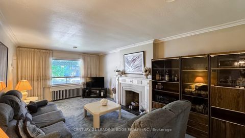 Photo 3 at 325 Waterloo Avenue, Bathurst Manor, Toronto