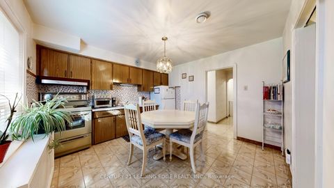 Photo 7 at 325 Waterloo Avenue, Bathurst Manor, Toronto