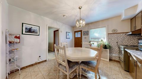 Photo 9 at 325 Waterloo Avenue, Bathurst Manor, Toronto