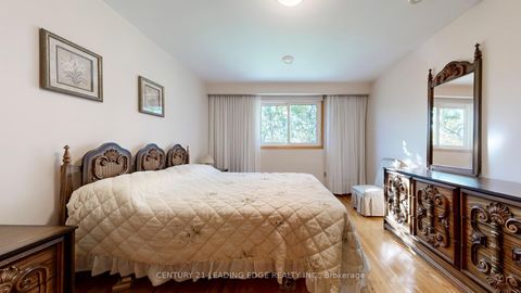 Photo 10 at 325 Waterloo Avenue, Bathurst Manor, Toronto