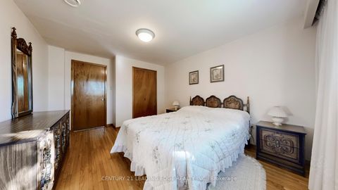Photo 11 at 325 Waterloo Avenue, Bathurst Manor, Toronto