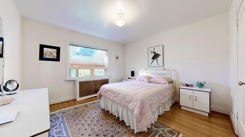 Photo 12 at 325 Waterloo Avenue, Bathurst Manor, Toronto