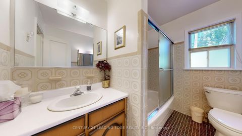 Photo 18 at 325 Waterloo Avenue, Bathurst Manor, Toronto
