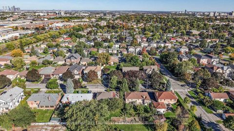 Photo 45 at 325 Waterloo Avenue, Bathurst Manor, Toronto