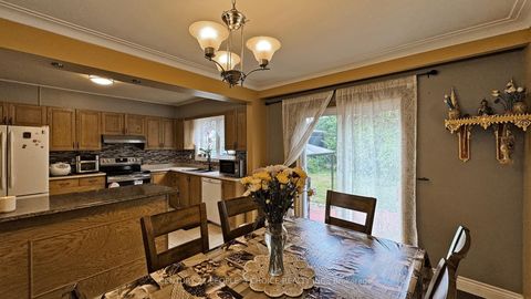 Photo 10 at 37 Foxrun Avenue, CFB, Toronto