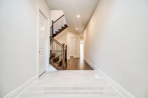 Photo 1 at 160 Winthrop Crescent, Vellore Village, Vaughan