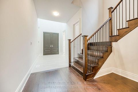 Photo 2 at 160 Winthrop Crescent, Vellore Village, Vaughan