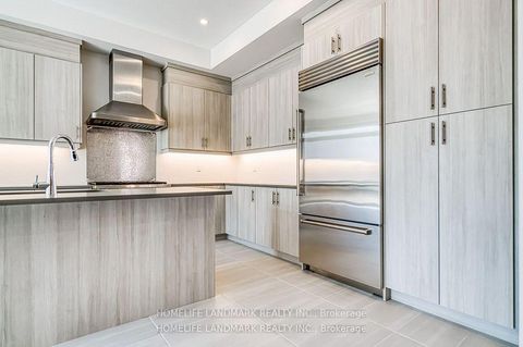 Photo 17 at 160 Winthrop Crescent, Vellore Village, Vaughan