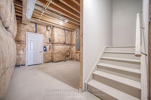 Photo 38 at 160 Winthrop Crescent, Vellore Village, Vaughan