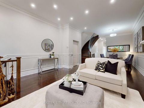 Photo 3 at 11 - 260 Russell Hill Road, Casa Loma, Toronto