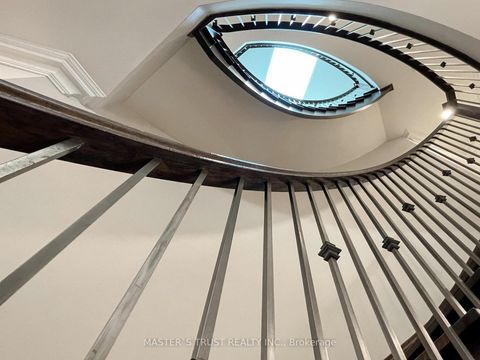 Photo 17 at 11 - 260 Russell Hill Road, Casa Loma, Toronto