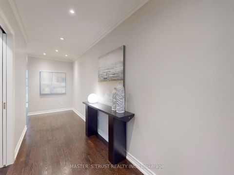 Photo 19 at 11 - 260 Russell Hill Road, Casa Loma, Toronto