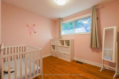 Photo 4 at 18 Corbett Crescent, Aurora Highlands, Aurora